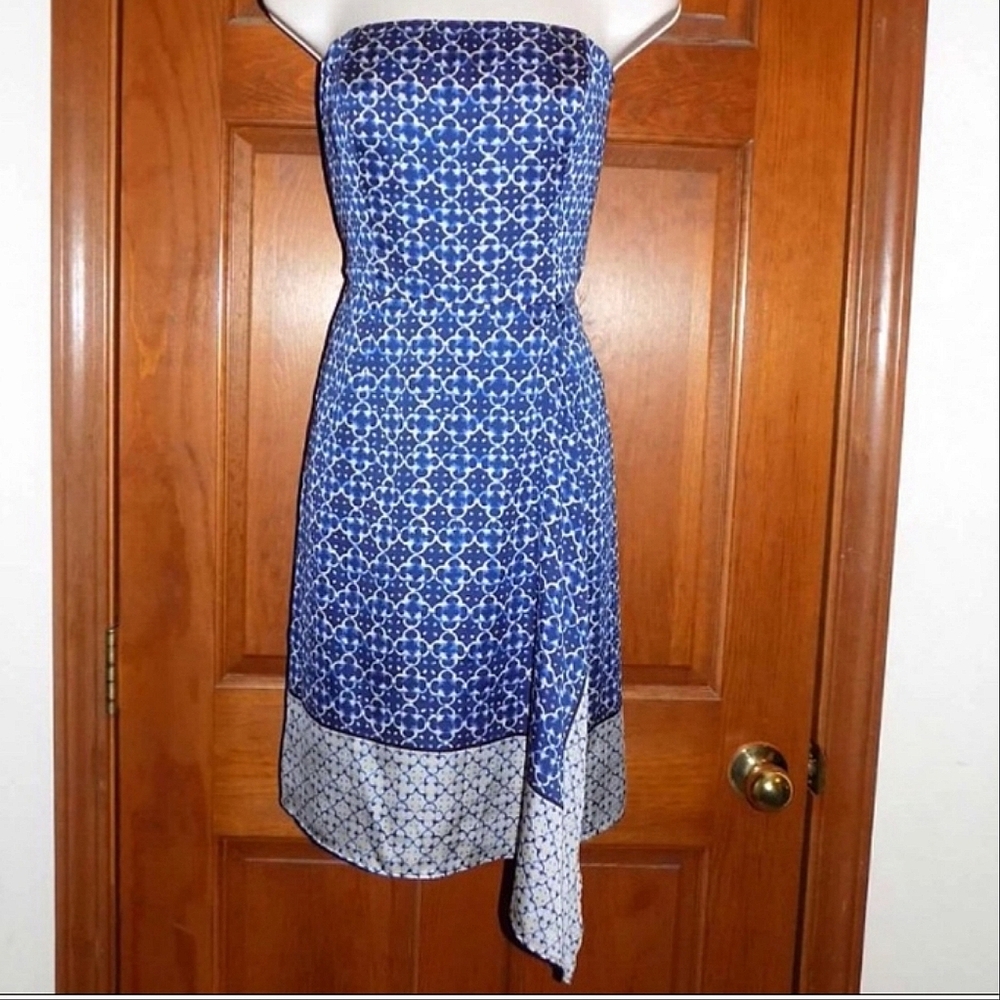 The limited Strapless Dress